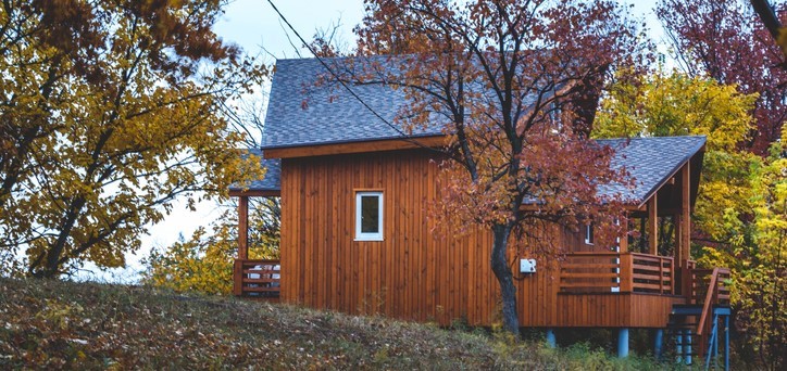 Cabin in Woods Cropped638230585279153392